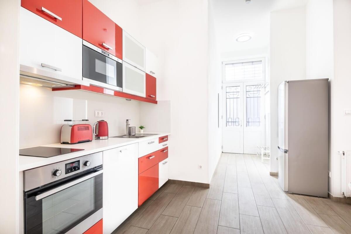 Bright & Large At Location Apartment Budapest