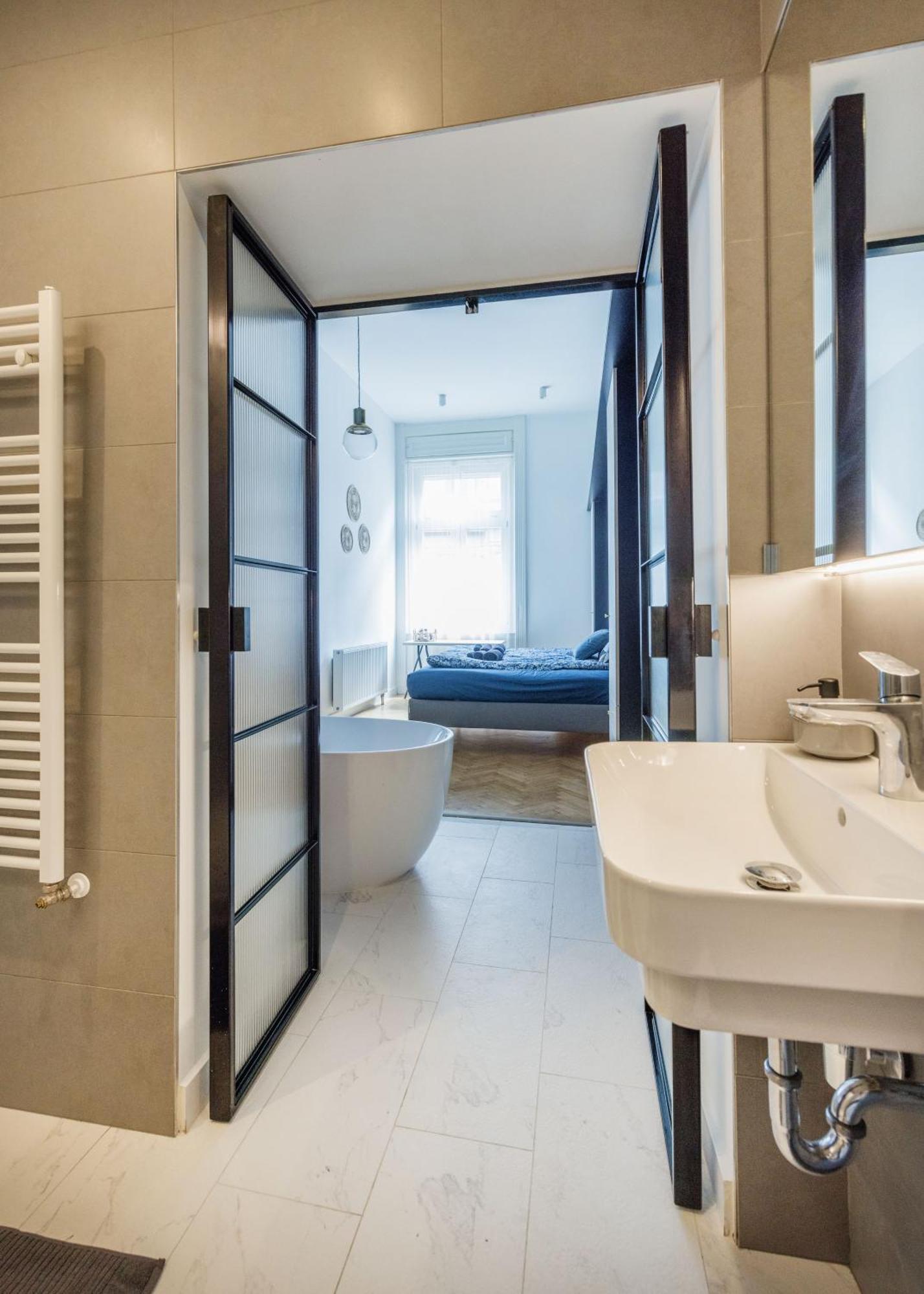 Chic And Spacious Retreat