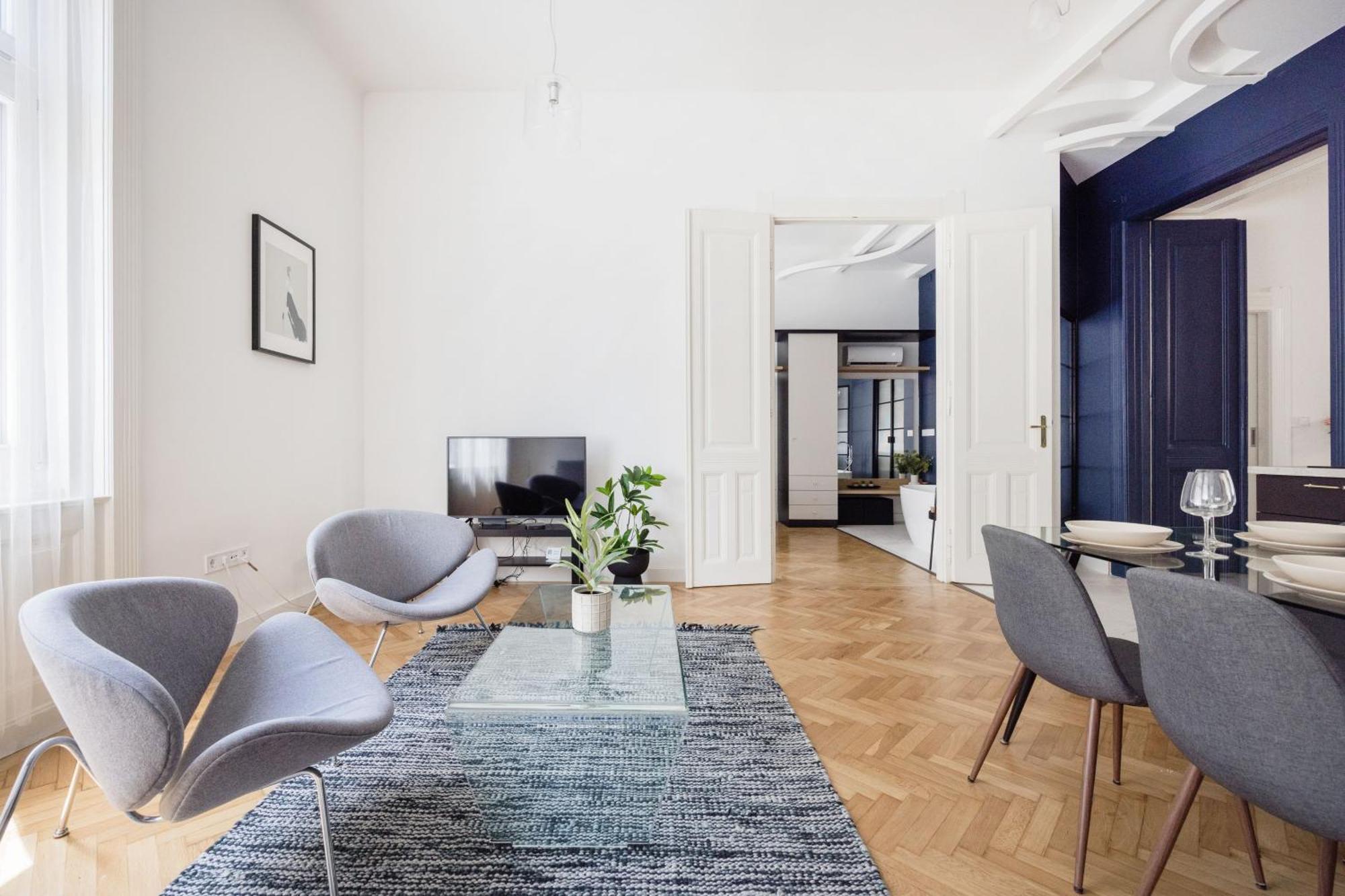 Chic And Spacious Retreat Budapest