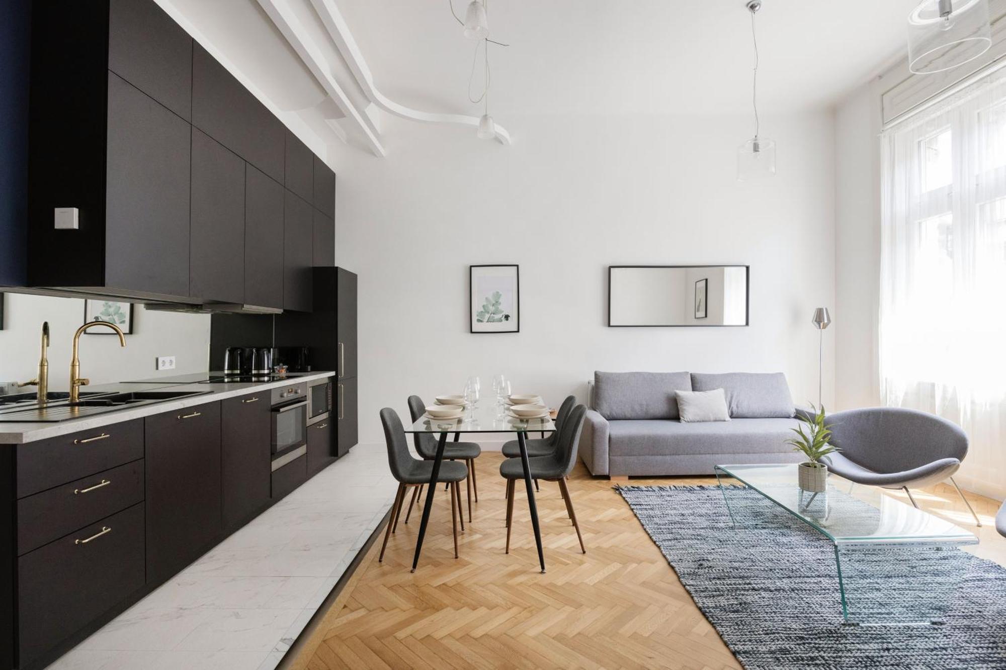 Chic And Spacious Retreat Budapest