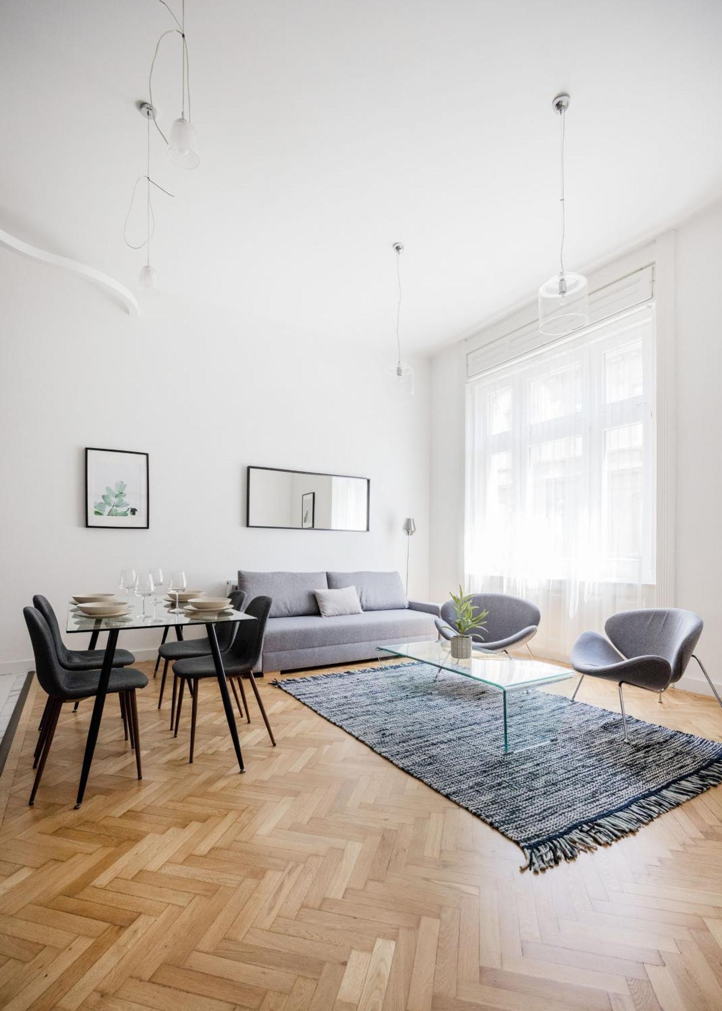 Chic And Spacious Retreat