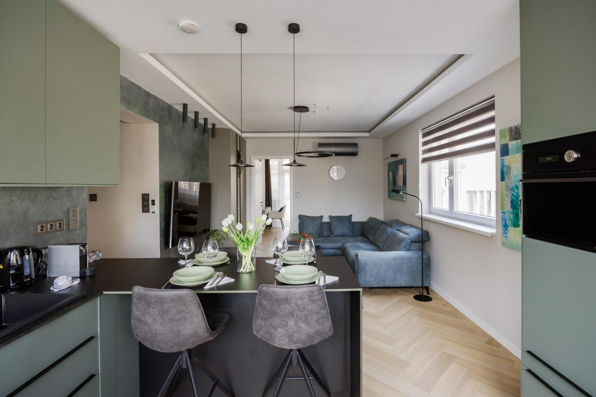 Designer's Retreat In Buda *