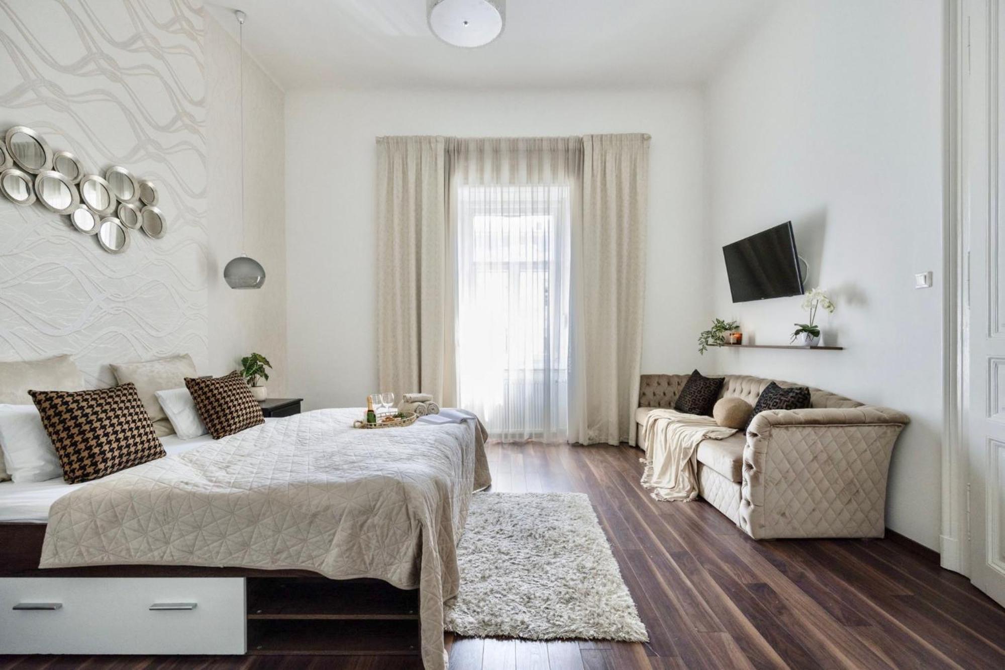Luxe 2br With View On The St Stephen Road Appartamento Budapest