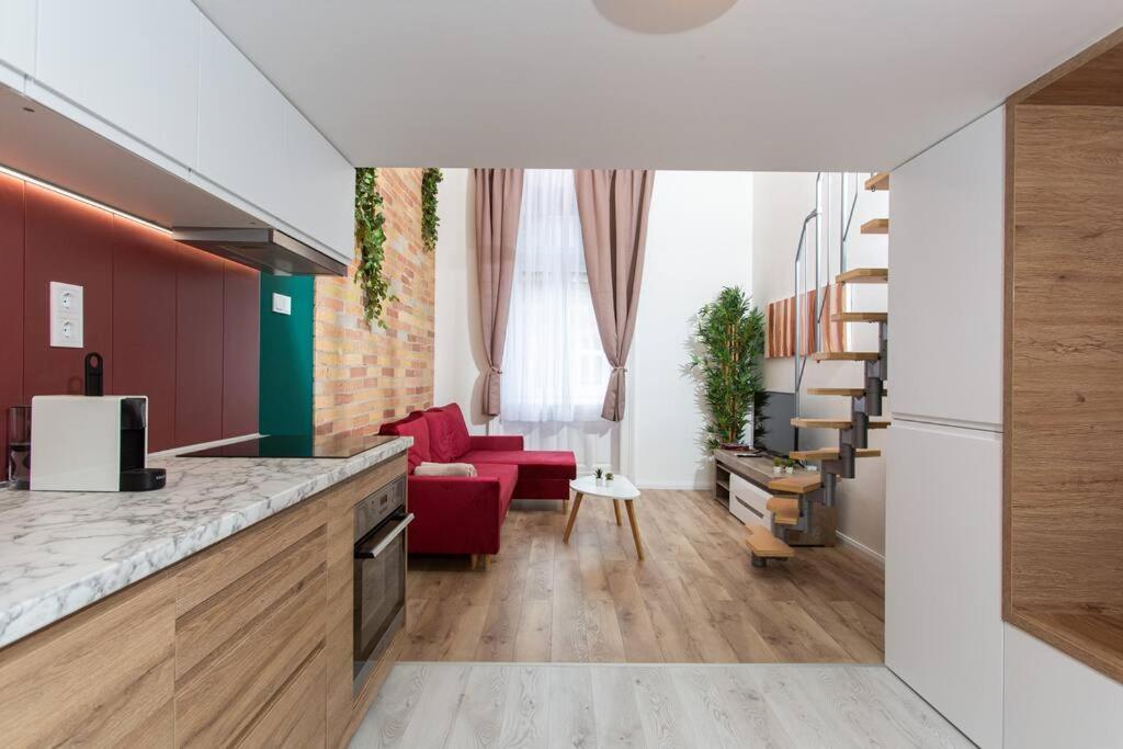 Downtown Serenity - Geraldine * Budapest
