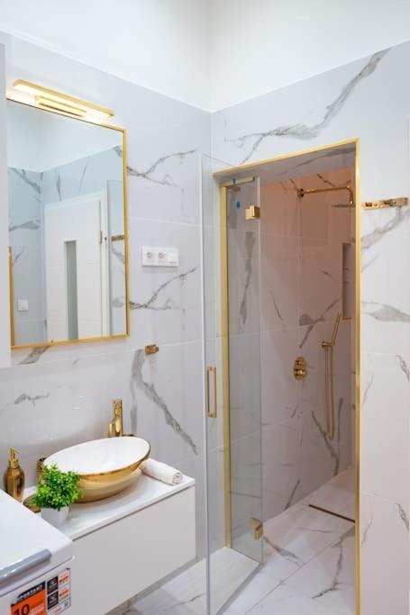 Gold'n Marble * Budapest