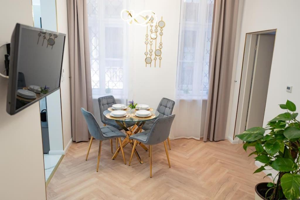 Gold'n Marble Lägenhet *