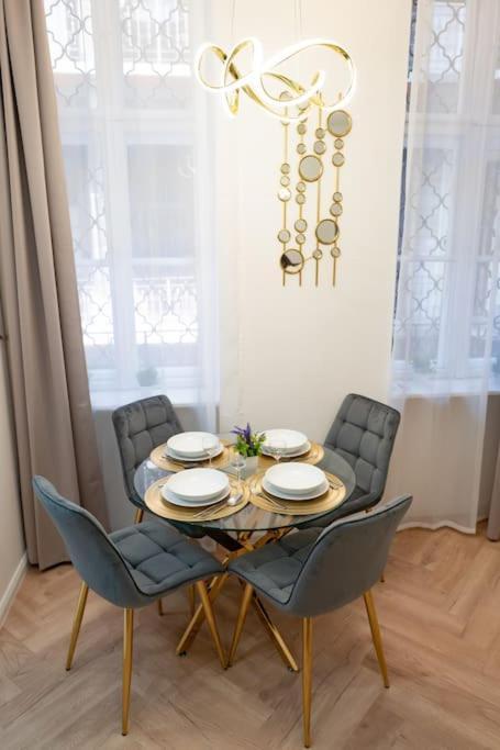 Gold'n Marble Lägenhet *
