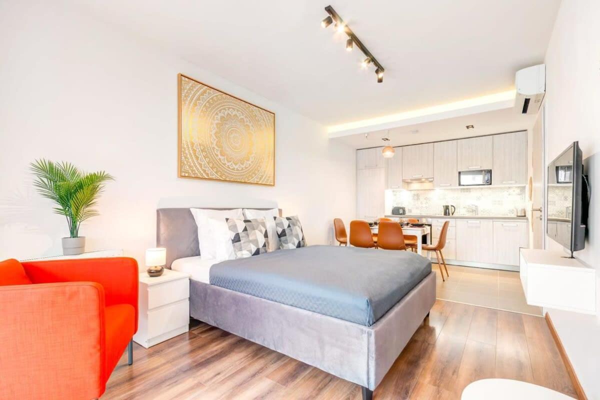 - New - With Sunny Balcony Appartamento