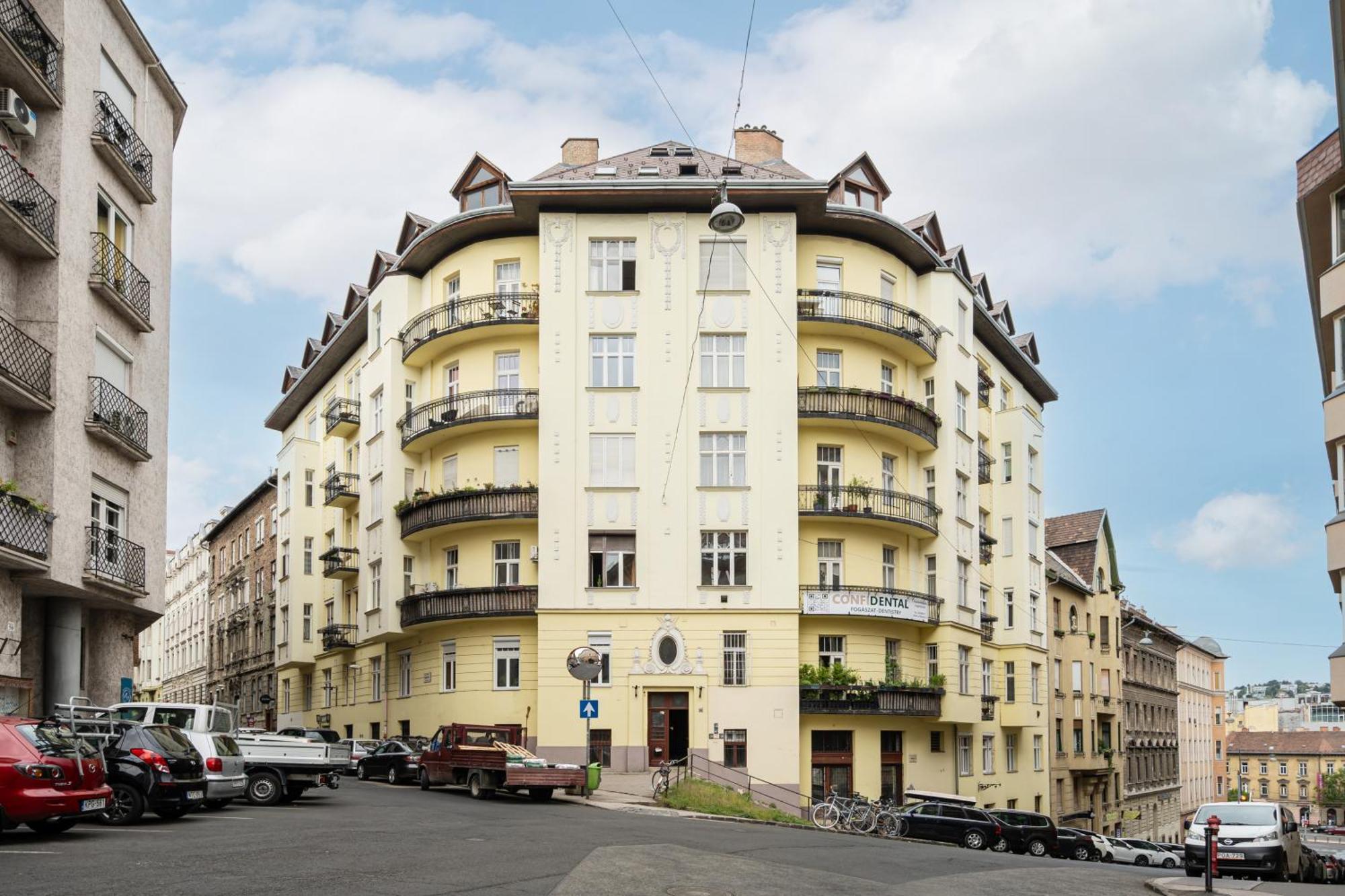Nirvana Niche Budapest