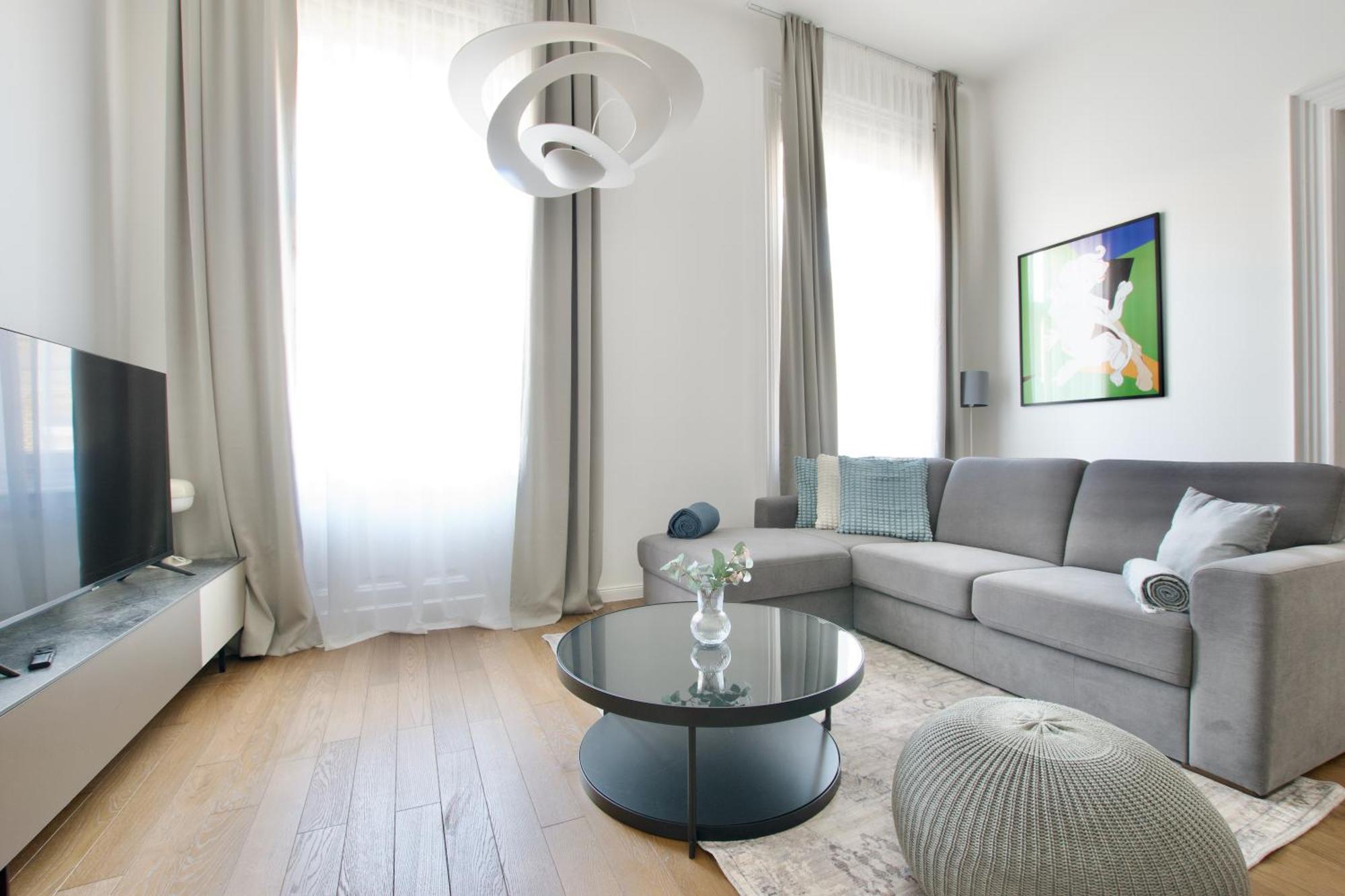 Premium By Hi5- Jozsef Koerut Budapest