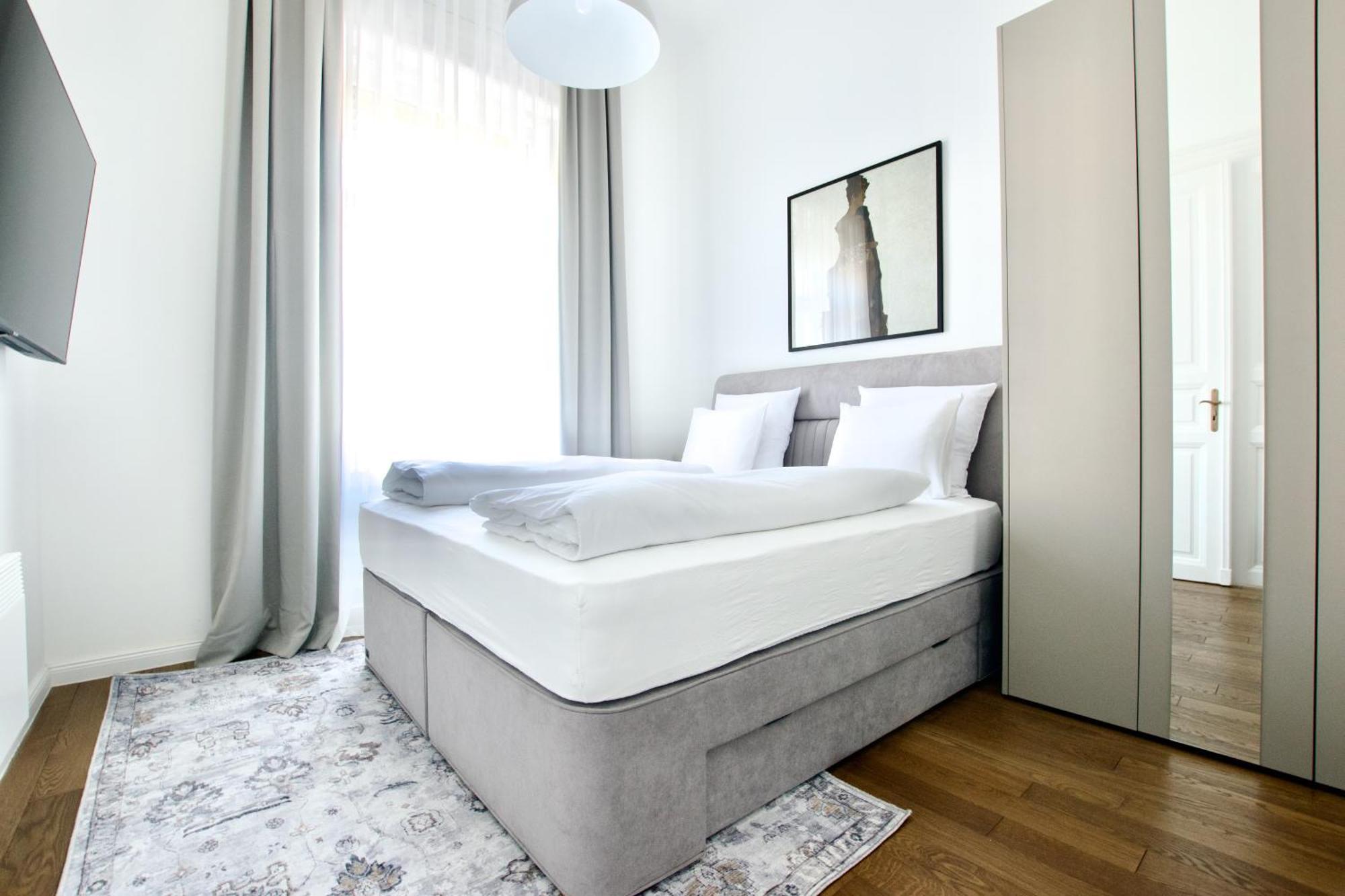 Premium By Hi5- Jozsef Koerut Budapest