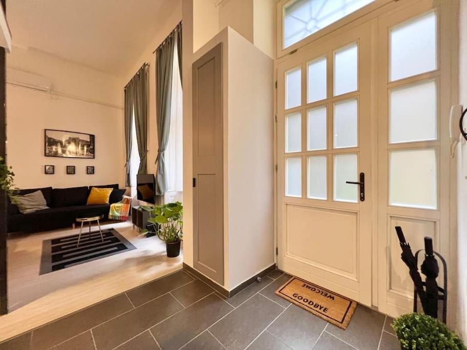 Location Up To 6 Guests