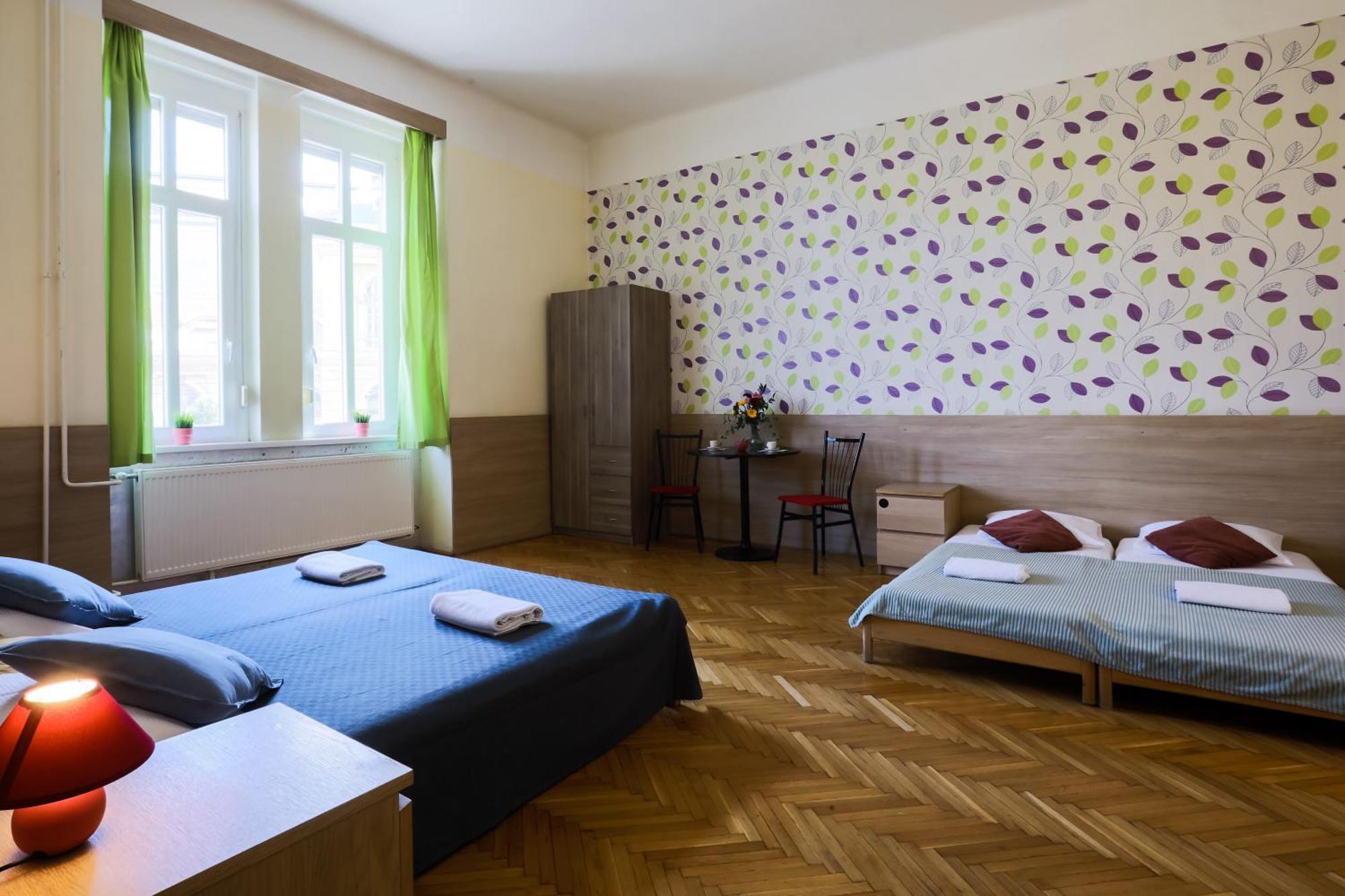 Gasthof East Station Private *