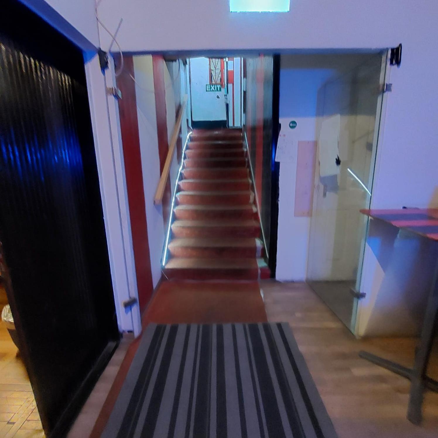 Whole Basement Former Pub For Stag Do, Bachelor House Party Flat Apartamento