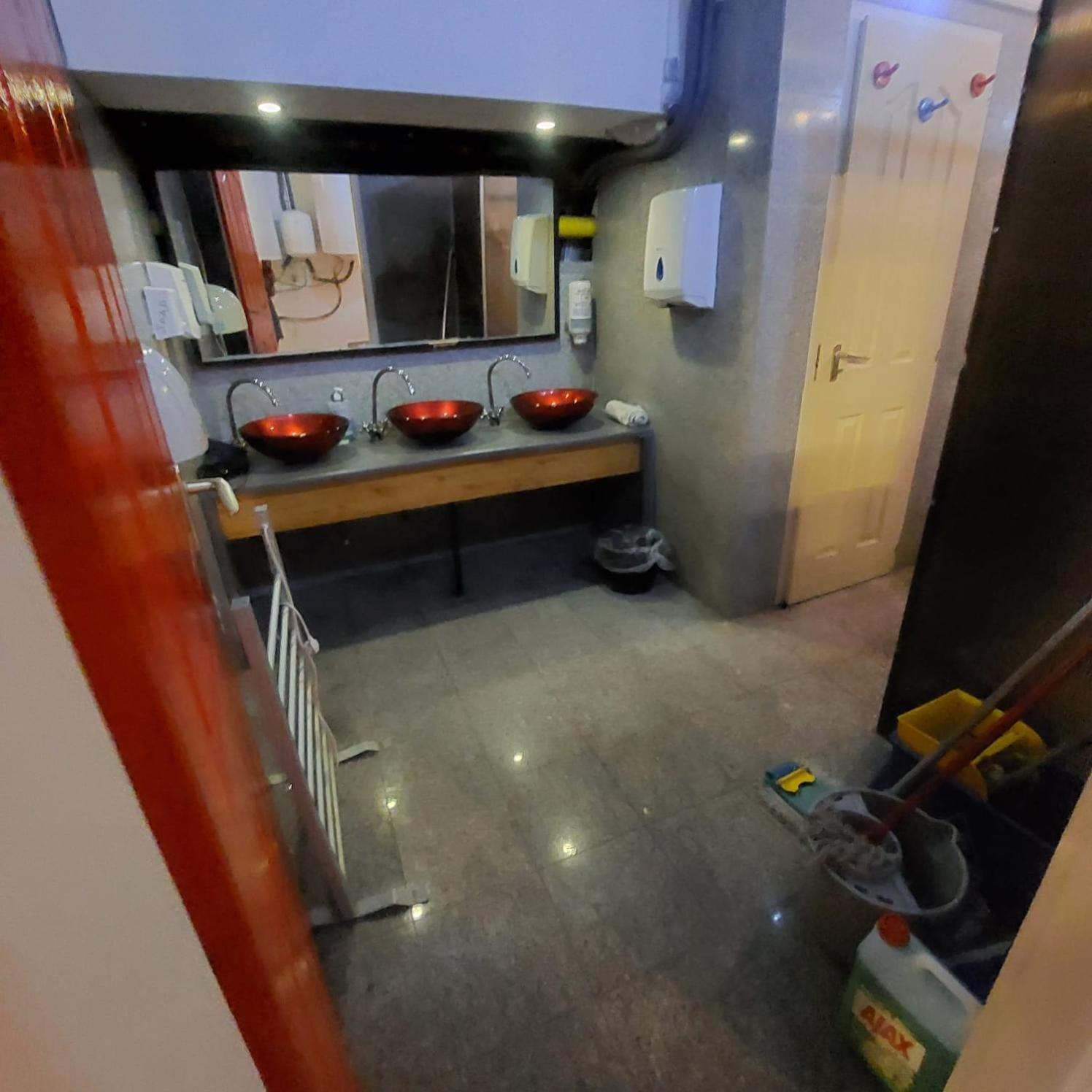 Apartamento Whole Basement Former Pub For Stag Do, Bachelor House Party Flat Budapest