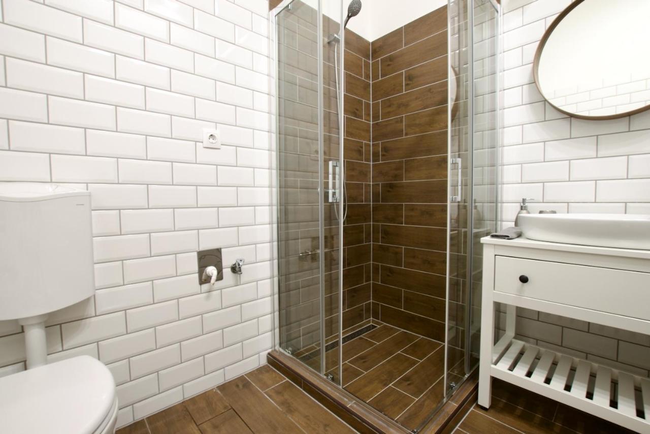 By Hi5 Apartments- Erzsebet 44 *