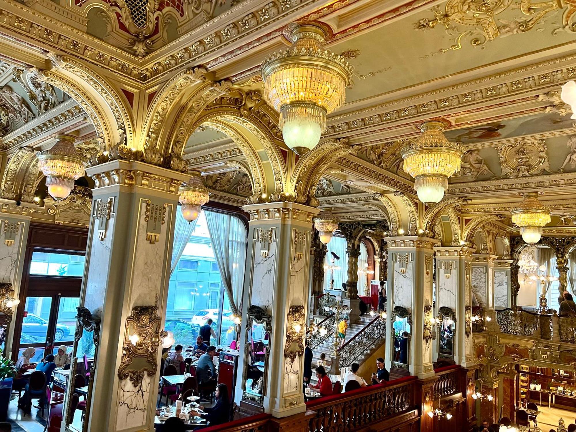 Acacia Aparhotel-near New York Cafe Apartment Budapest