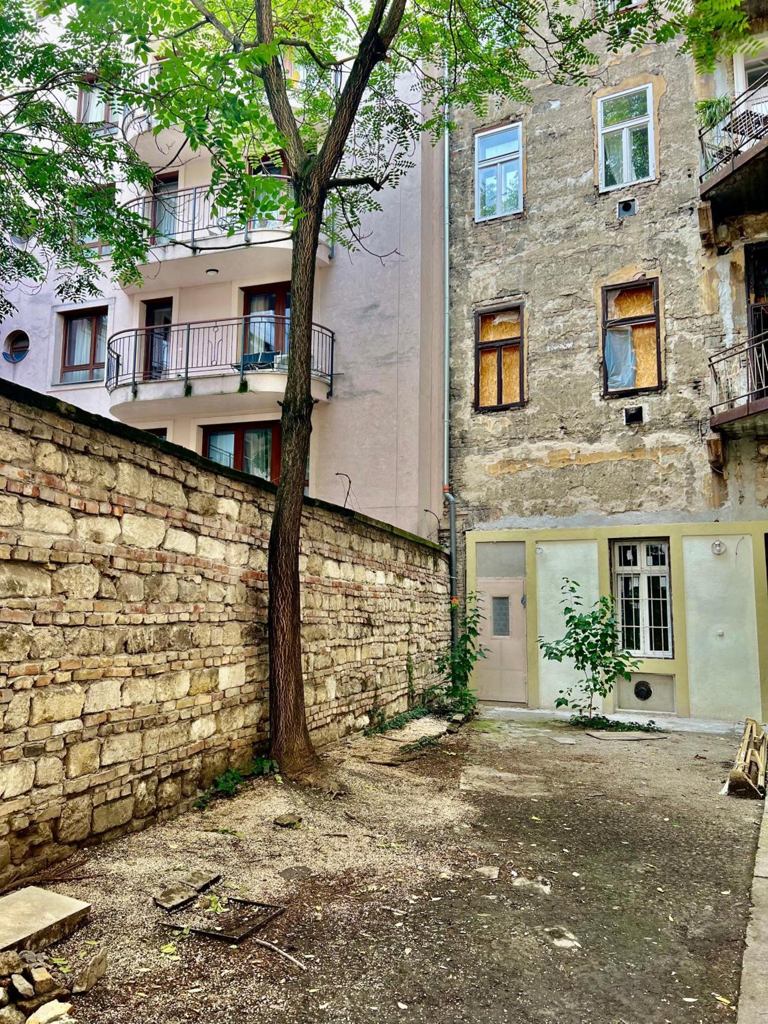 Gozsdu Court Bismarck Apartment