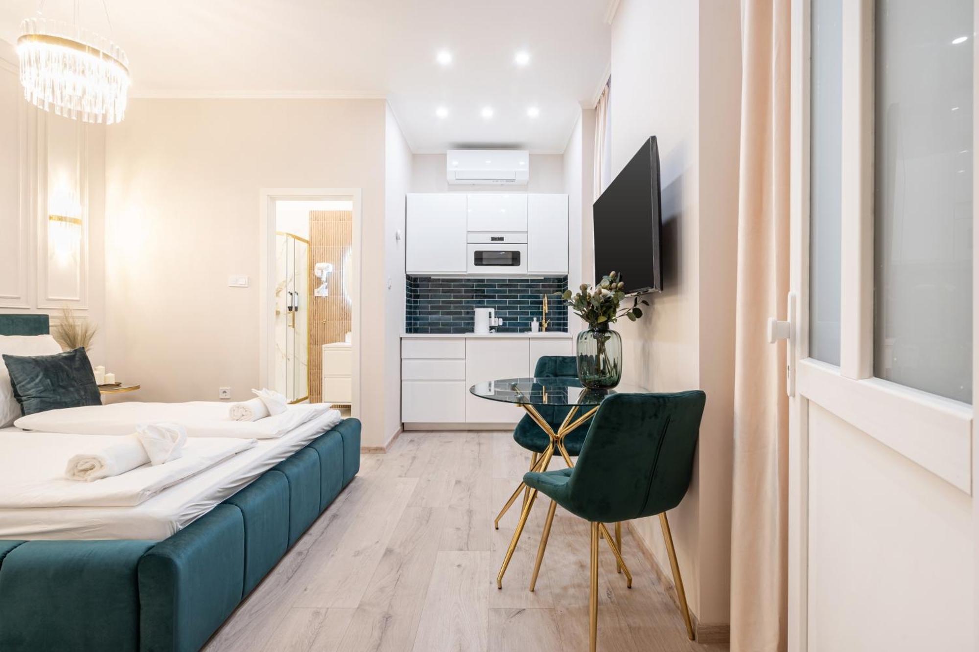 Kiraly 33 - Hidden Gem - Location By Bqa Apartment