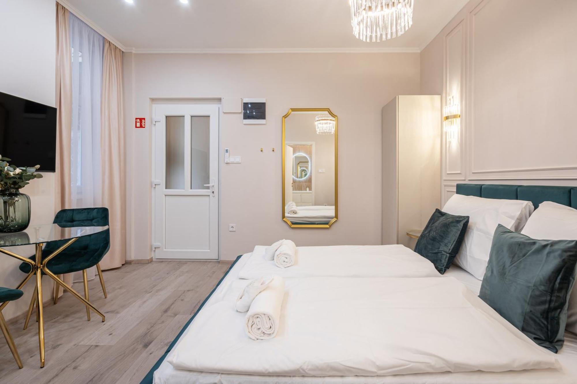 Kiraly 33 - Hidden Gem - Location By Bqa Apartment