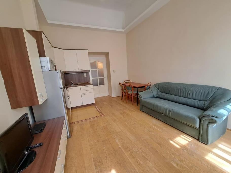Lovely In The Centre At Opera Apartman Budapest