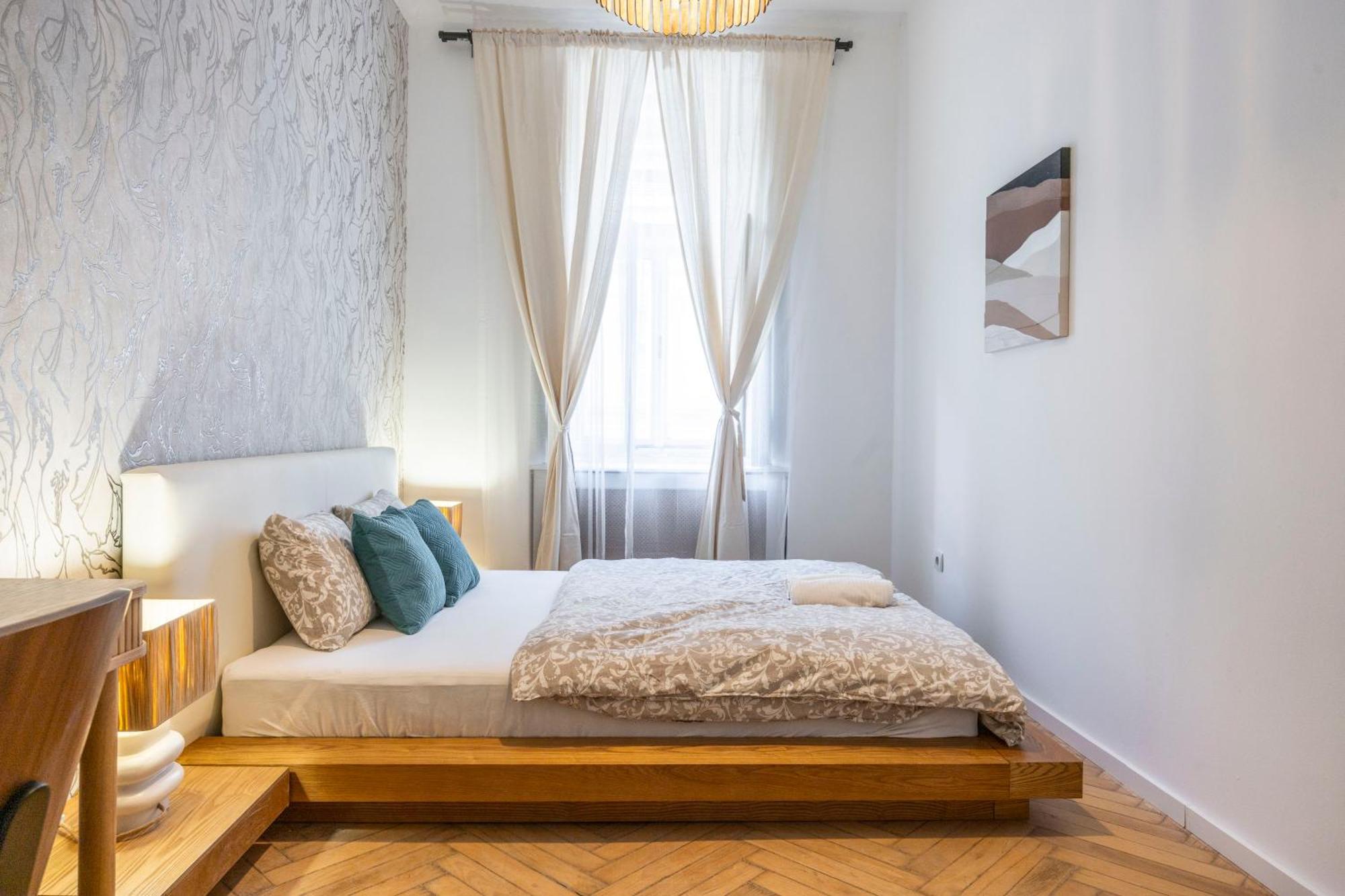 Charming & Cozy In The King Street Budapest