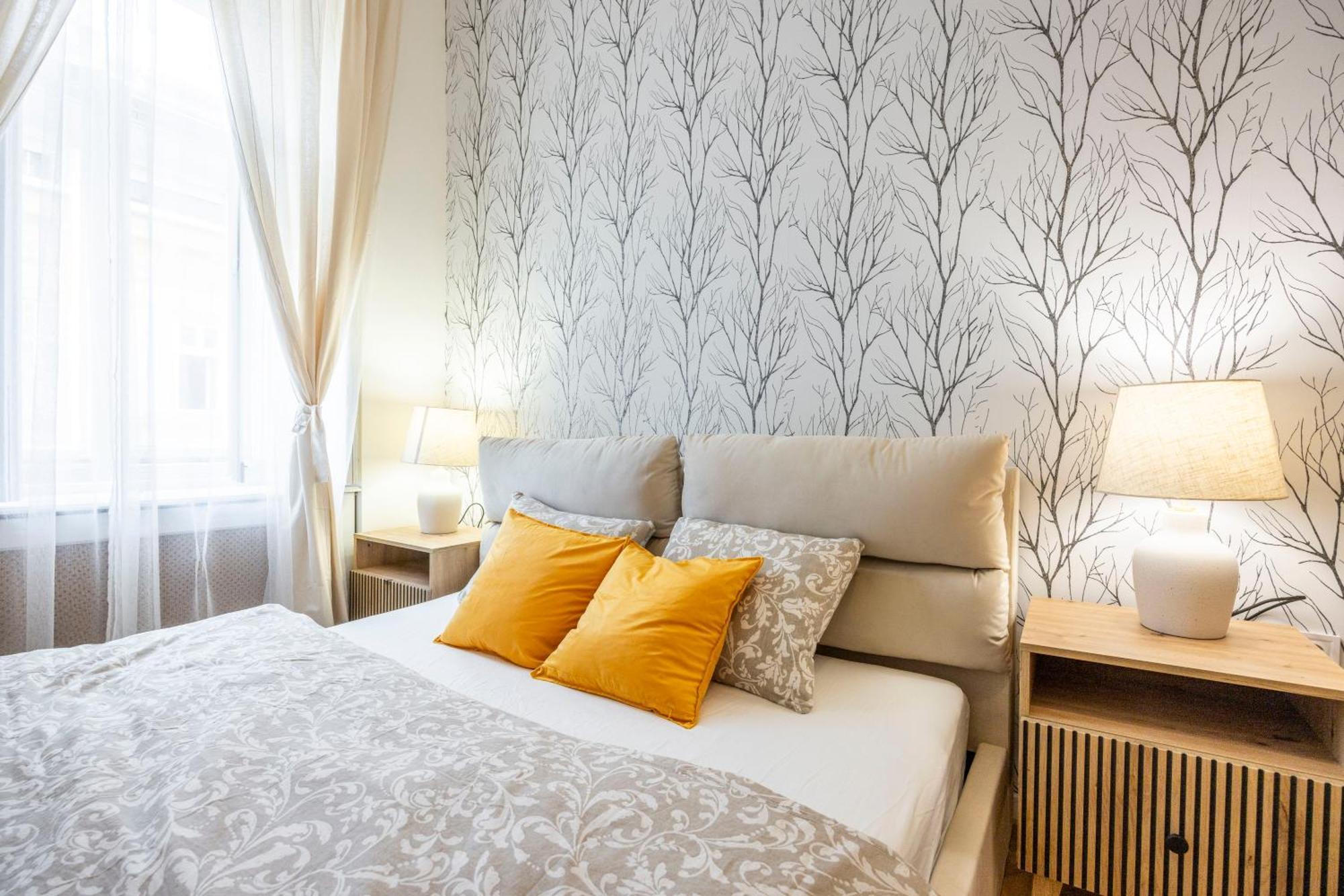 Charming & Cozy In The King Street *