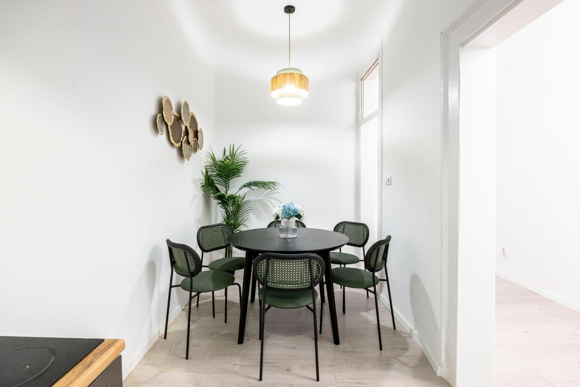 Charming & Cozy In The King Street *