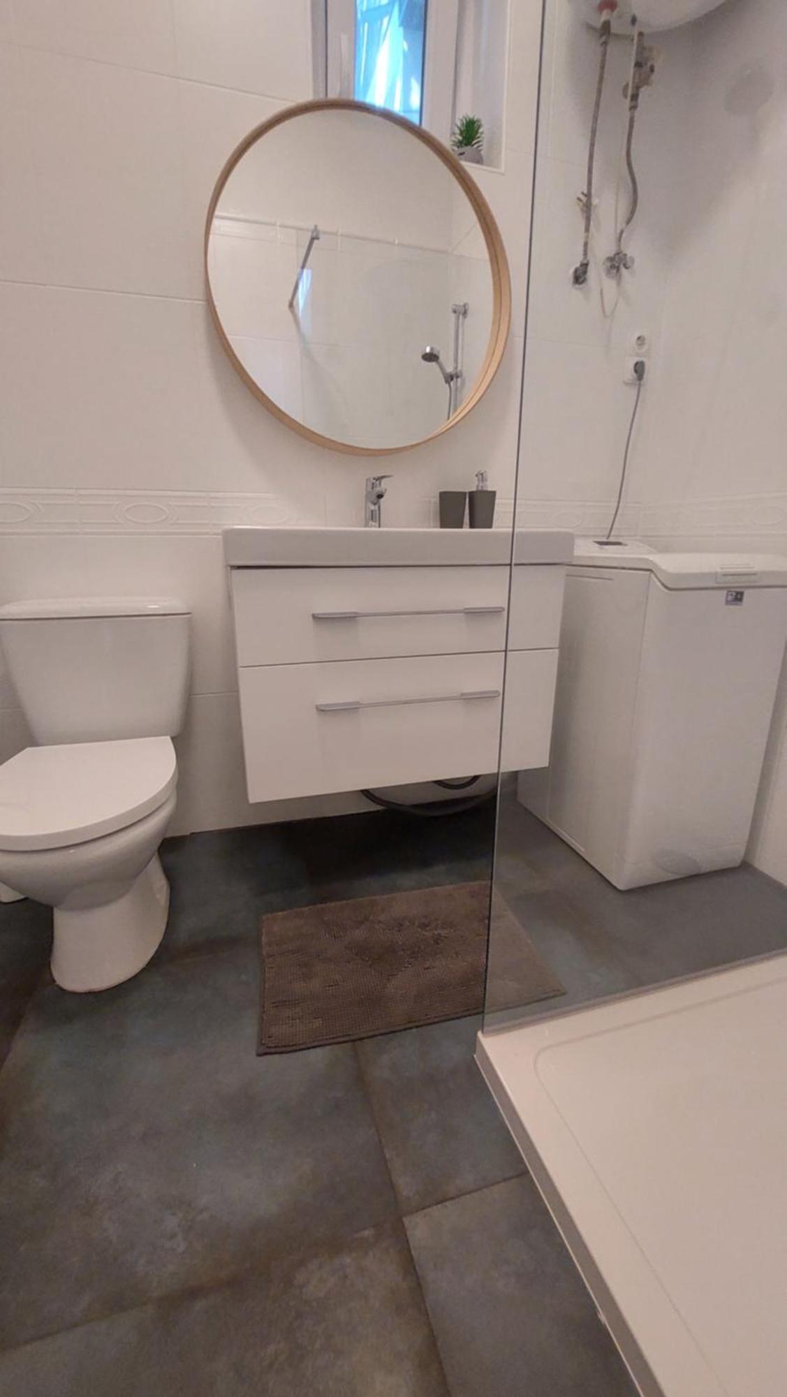 Voeroestorony Apartment Budapest