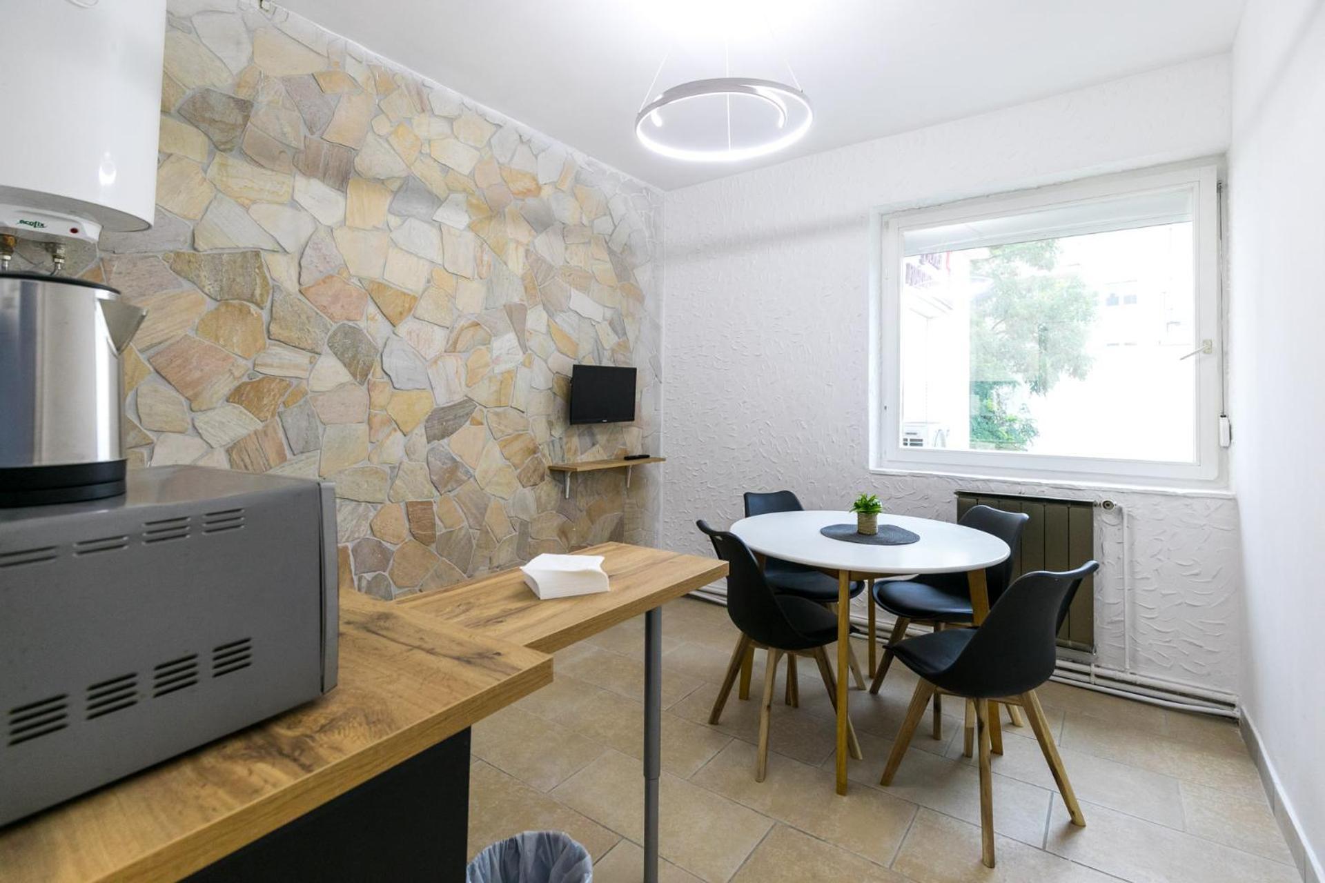 Mariposa Apartman *