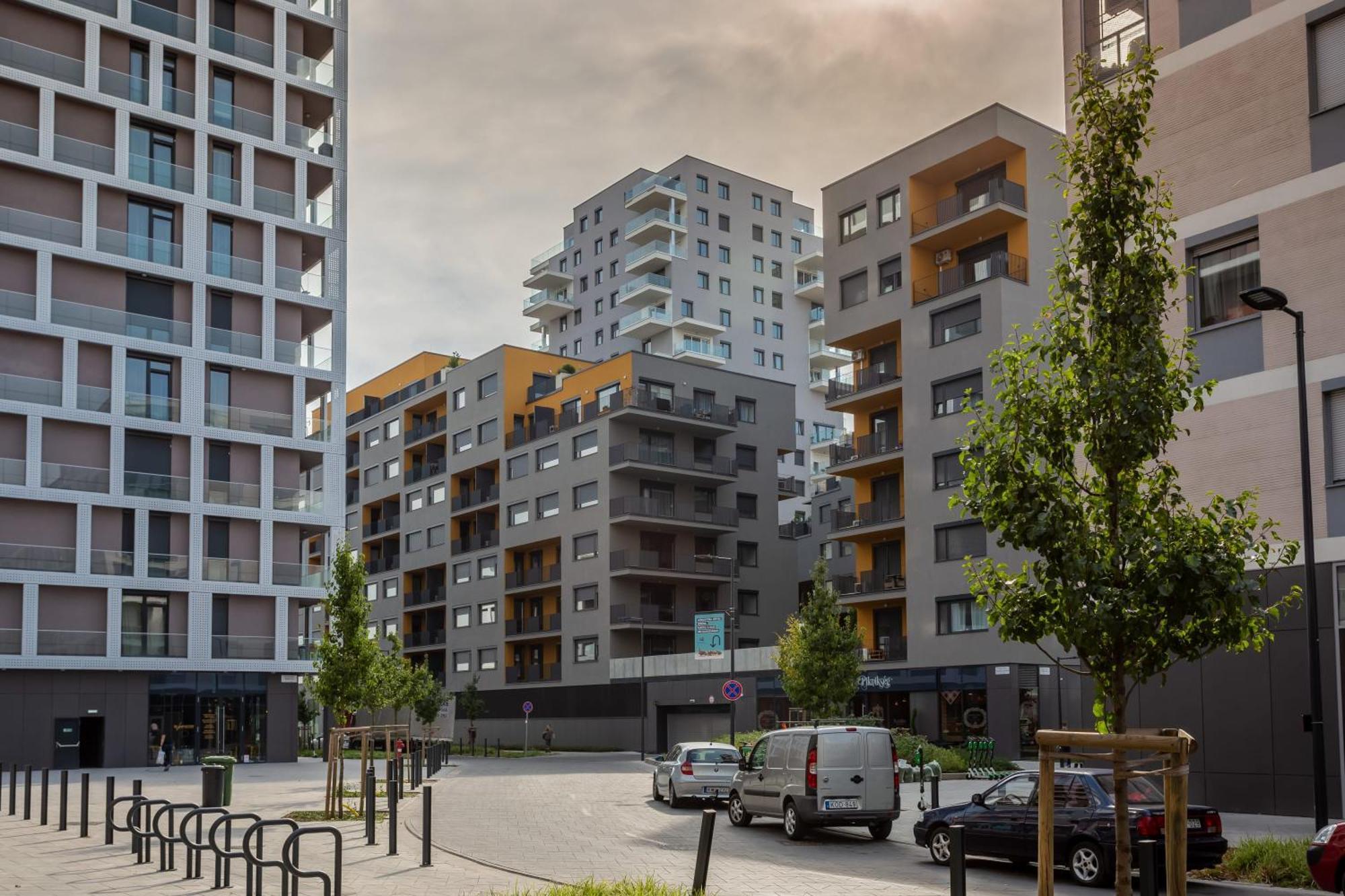 Apartment Balcony - Sunny - Modern *