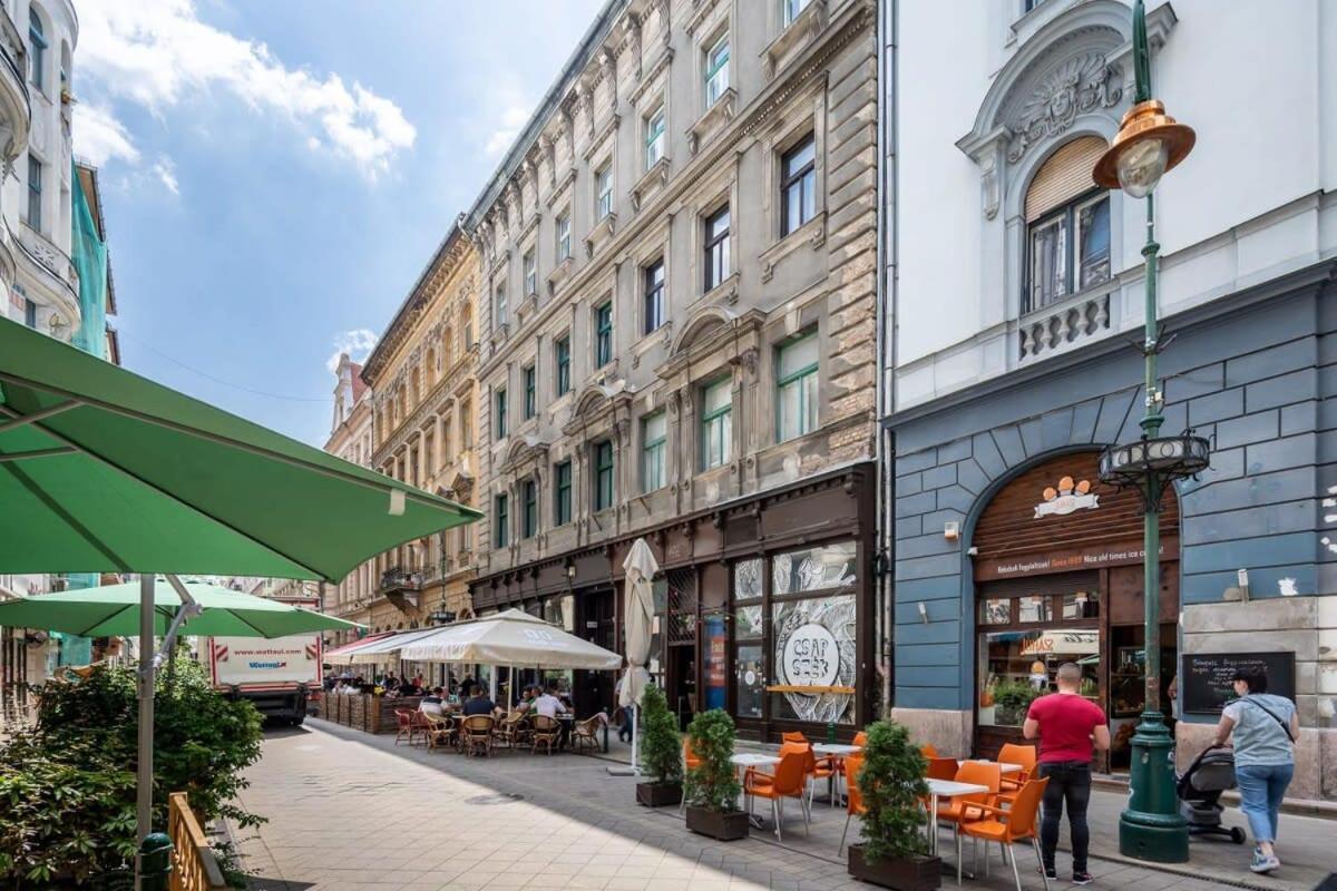Lovely In The Heart Of The Budapest