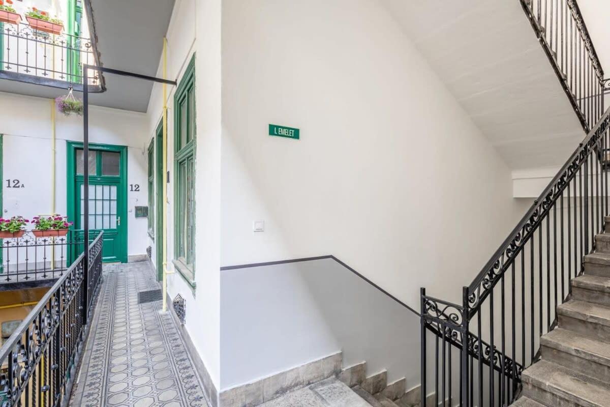 Apartment Lovely In The Heart Of The Budapest