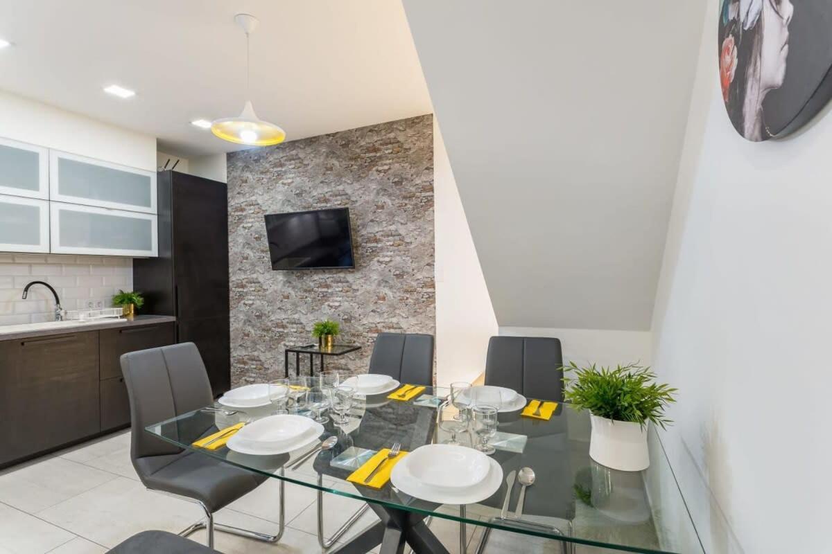 Apartment Lovely &