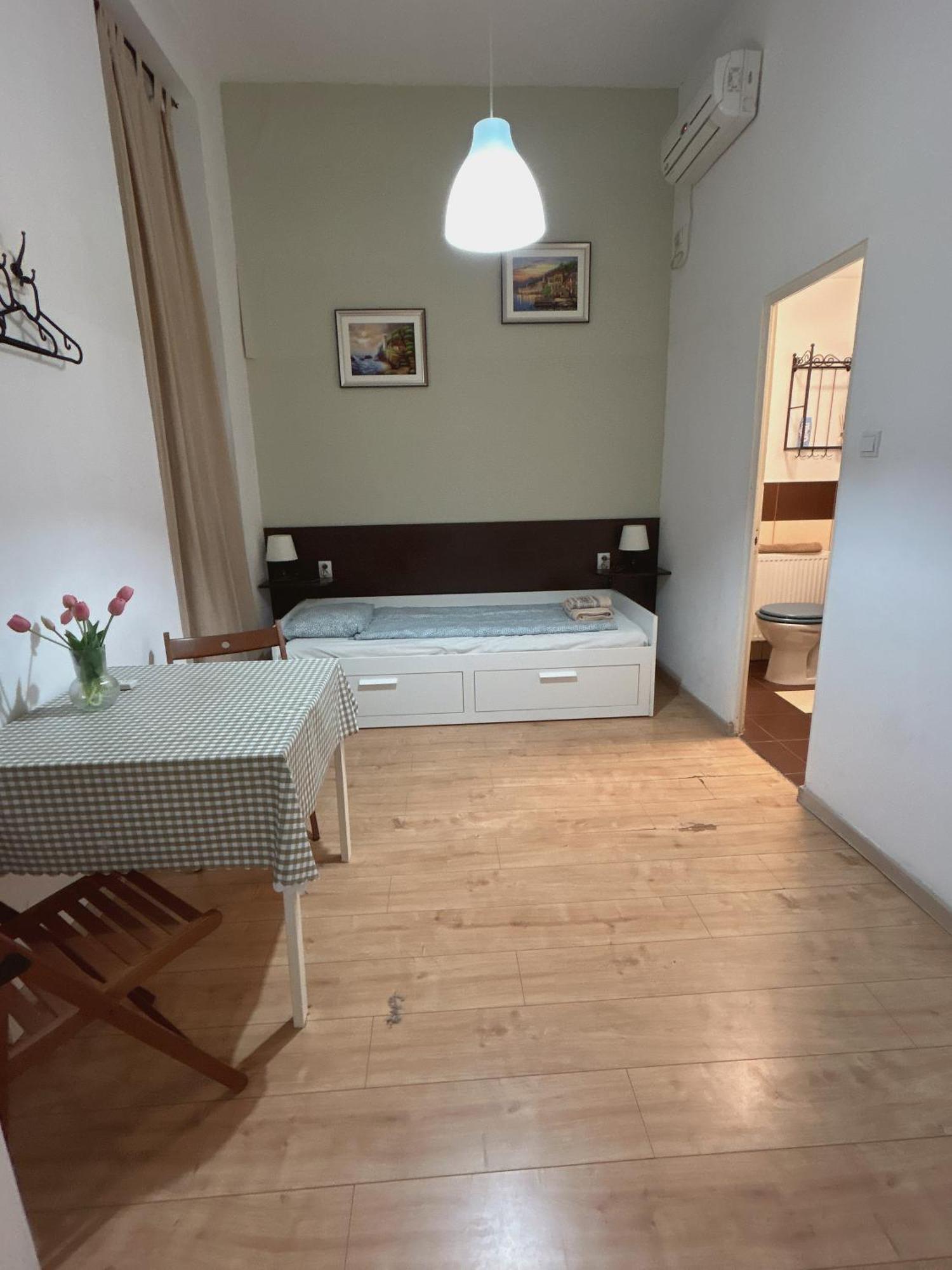 A14 Parliament Sunflower Cozy Appartement