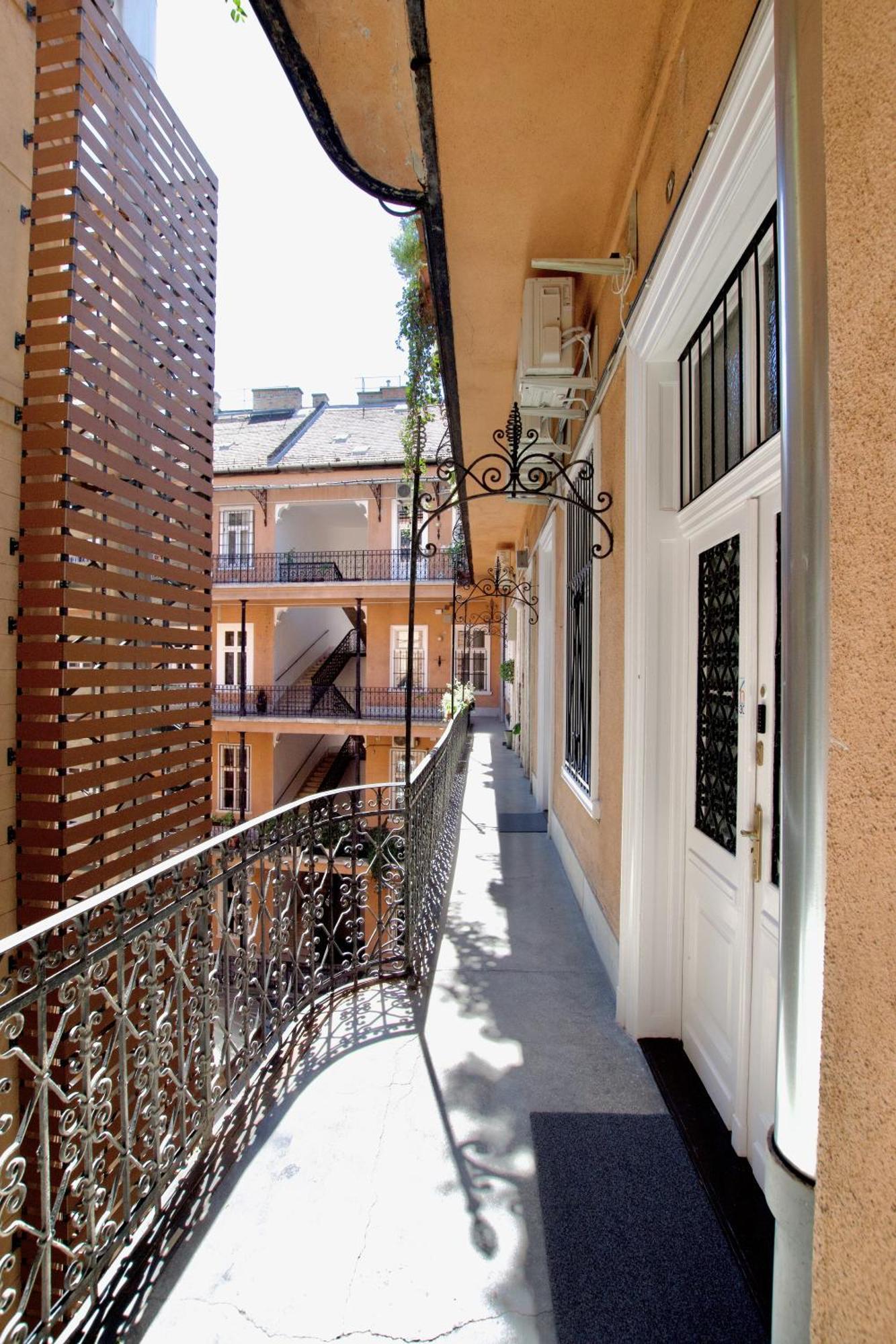 By Hi5- Jozsef Koerut Apartamento Budapest