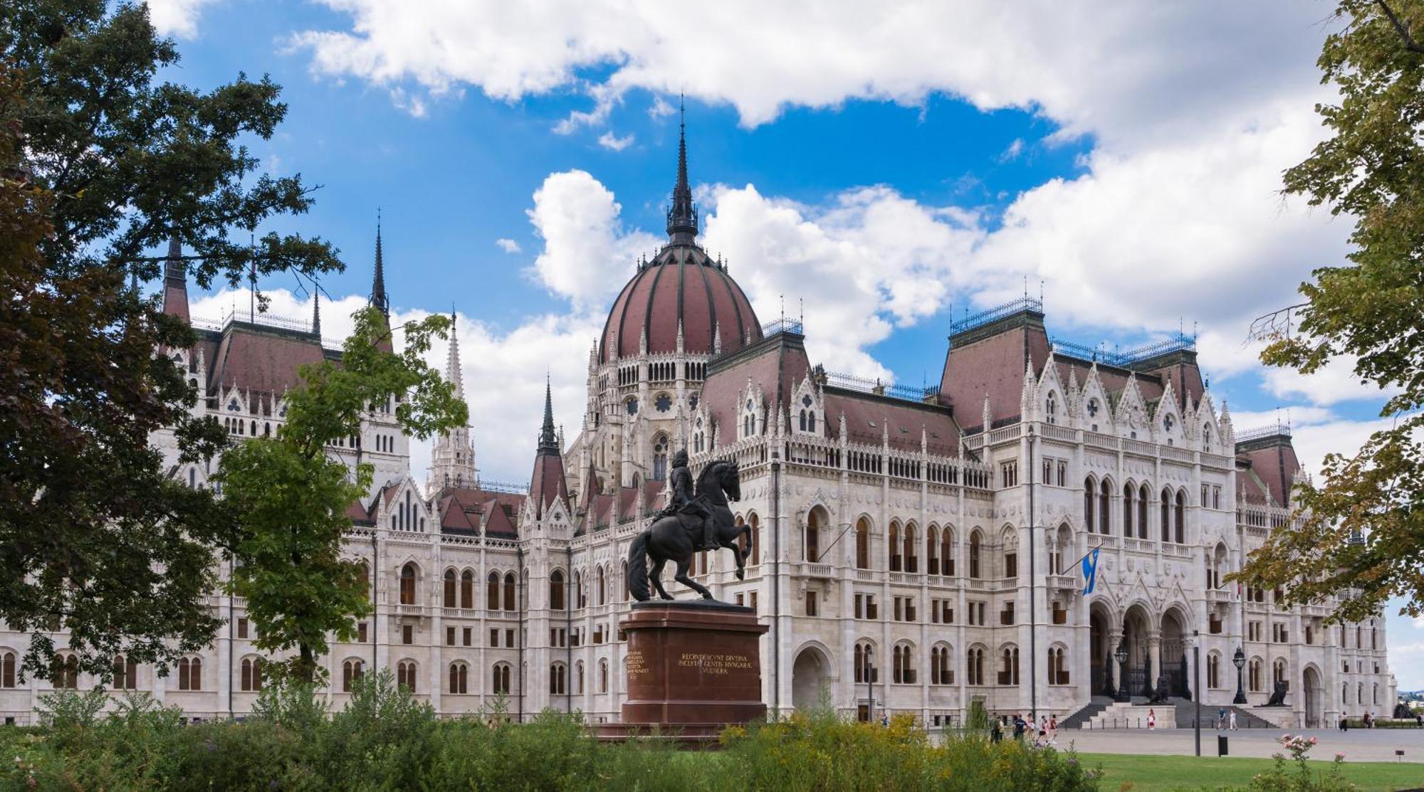 Sesame Wide * Budapest