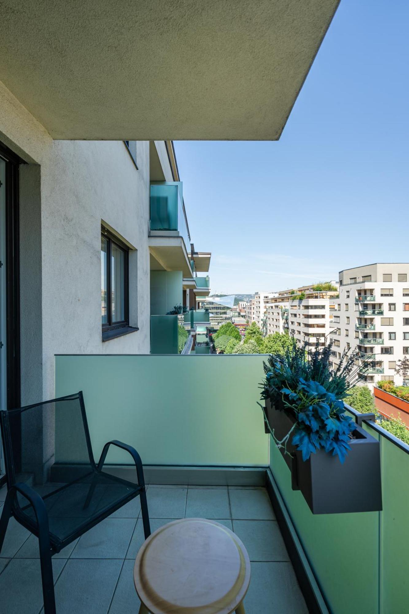 Corvex With Balcony
