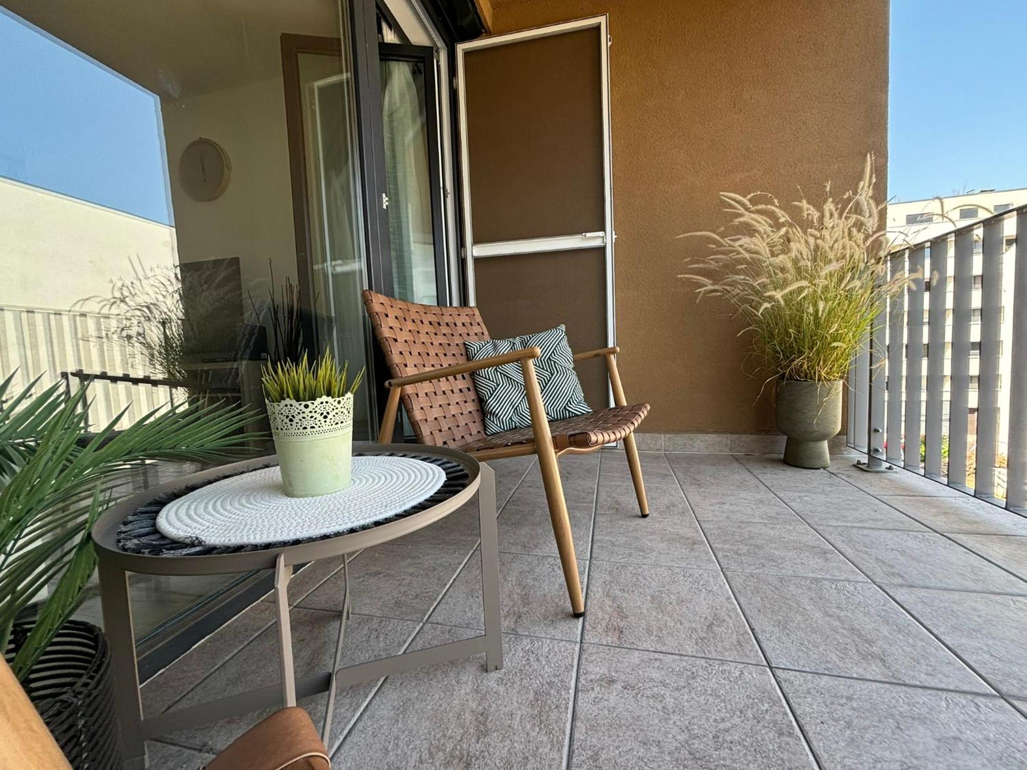 Scandinavian-style Downtown With A Terrace Lägenhet