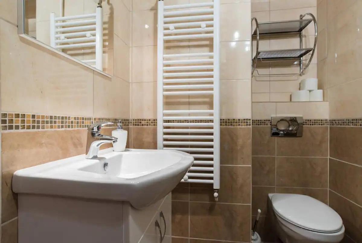 Feel Like In The Center Up To 5 Guests
