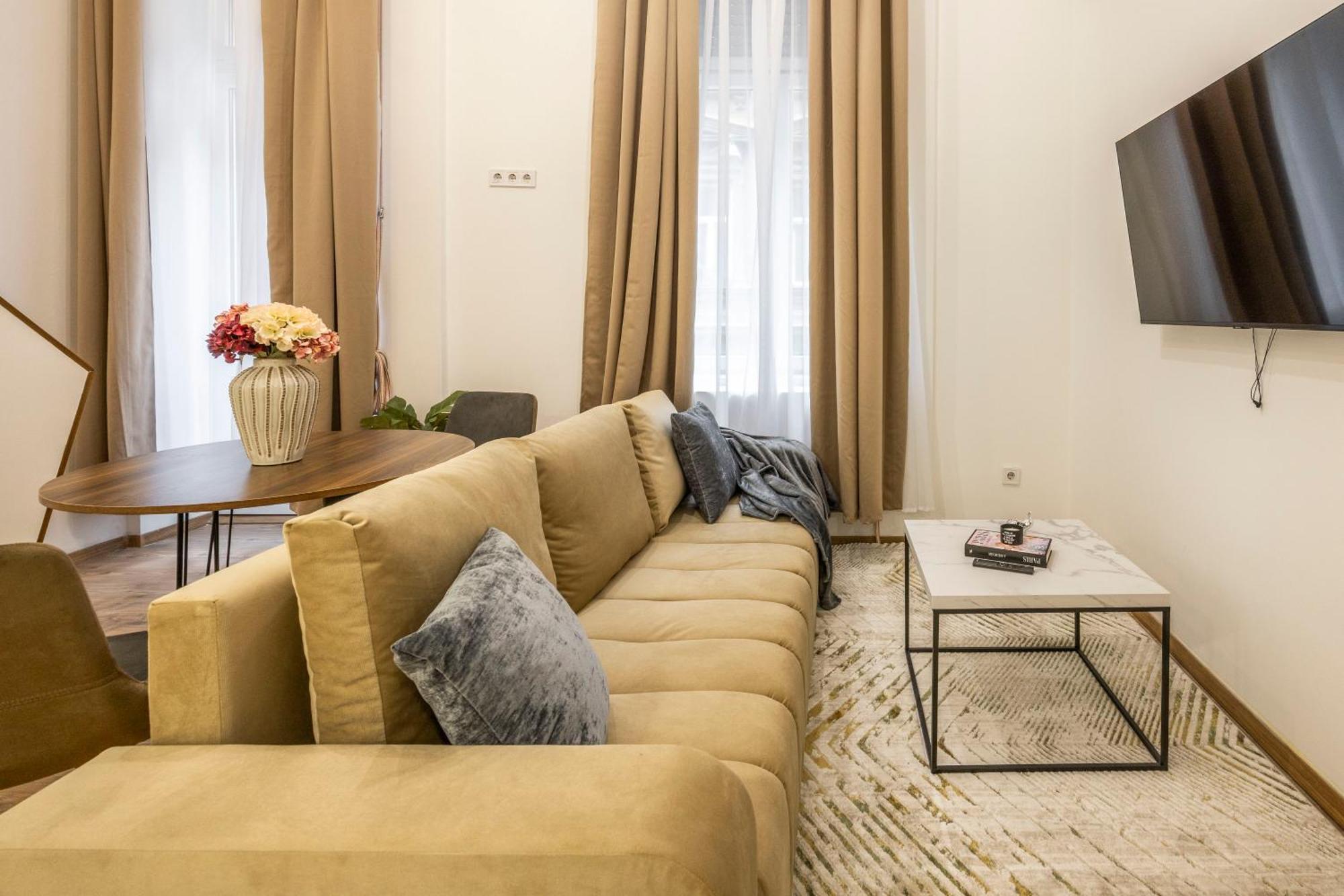 Charming Grand In The Heart Of * Budapest