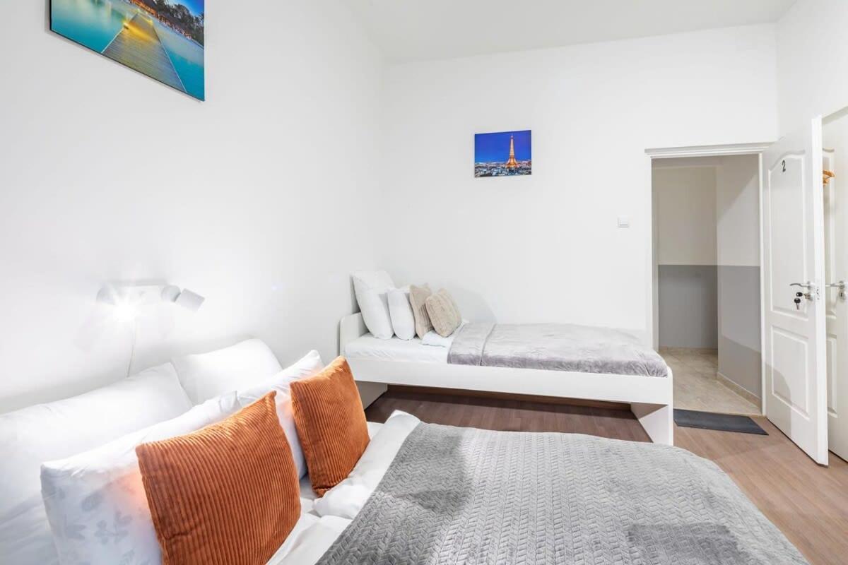 New - Simple Lejlighed Budapest