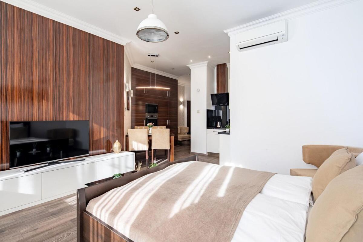 Ultra - Balcony - Sunny Budapest
