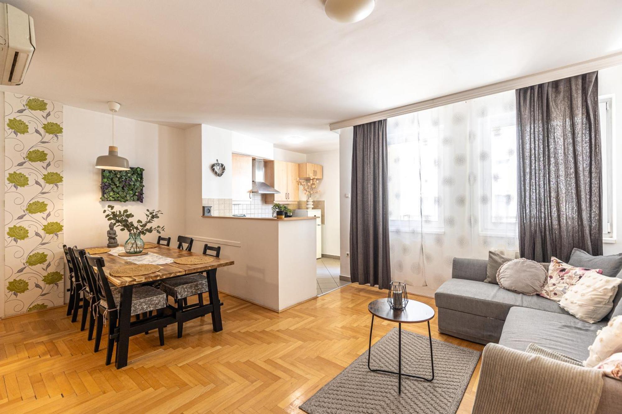 Gozsdu White Raven 305 Apartmán