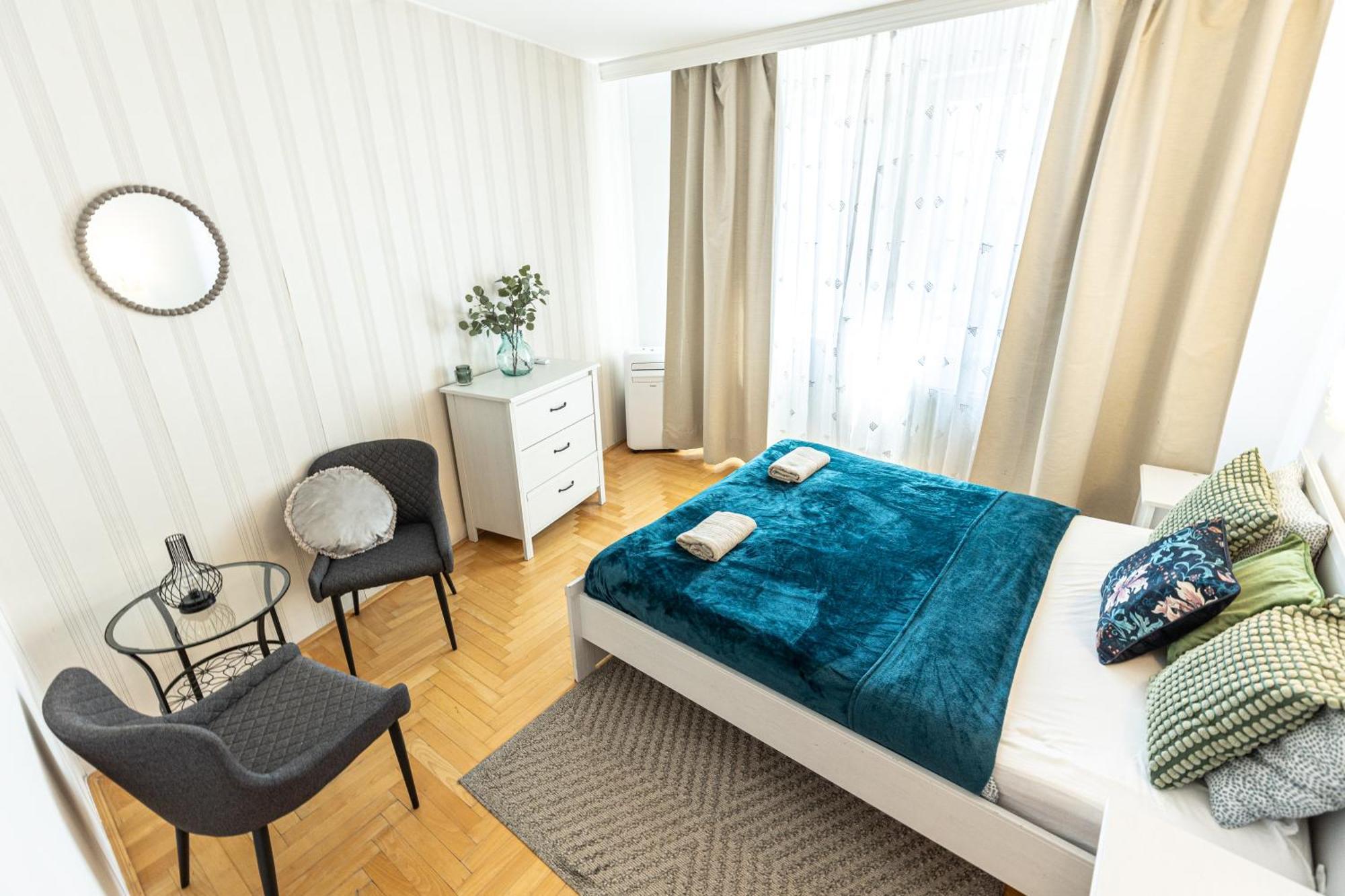 Gozsdu White Raven 305 * Budapešť