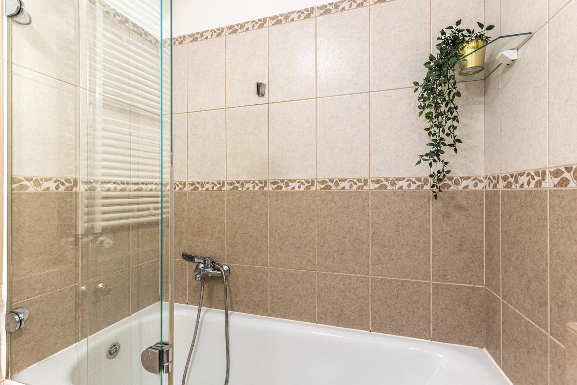 Apartmán Gozsdu White Raven 305 *