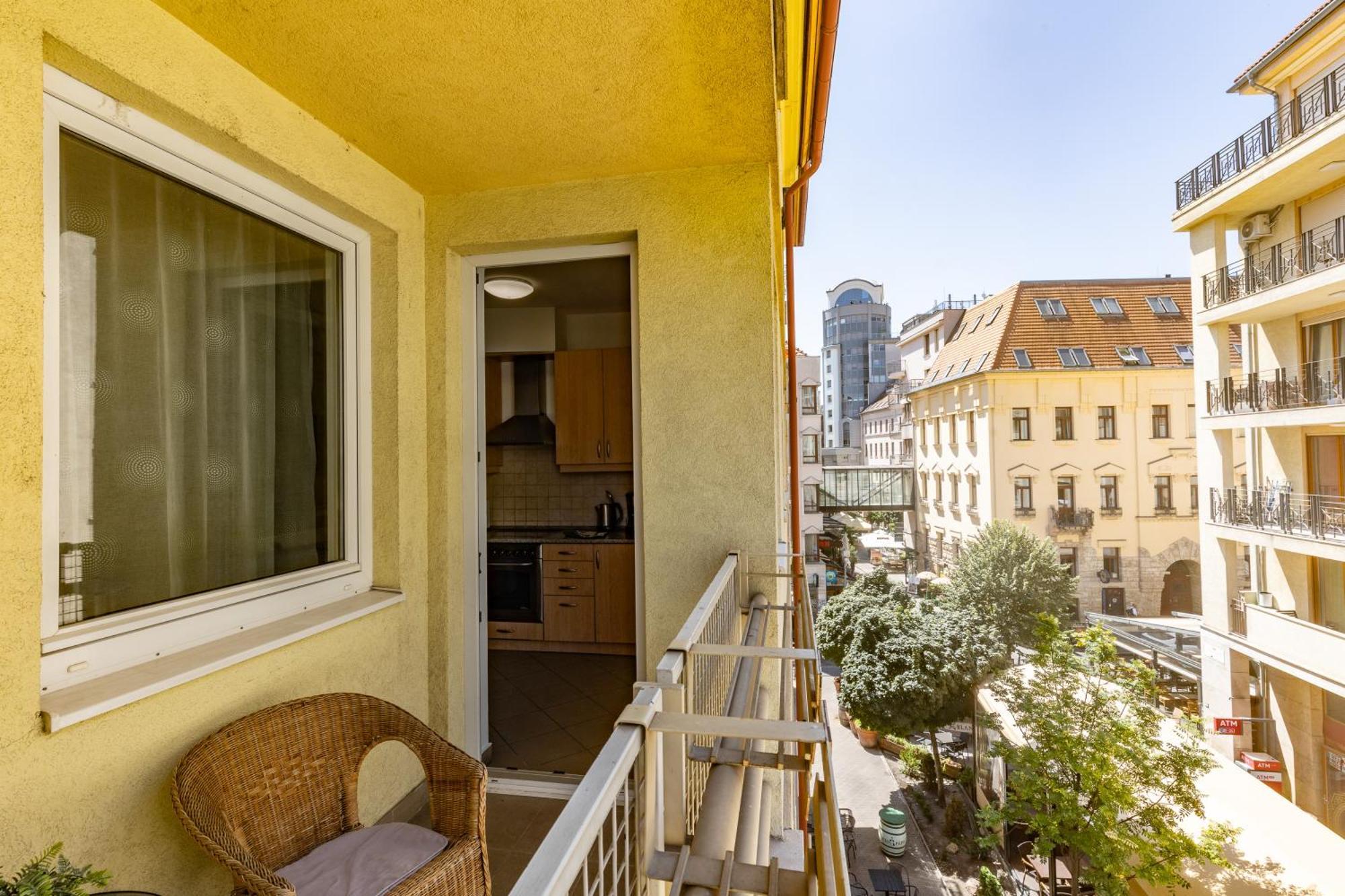 Gozsdu White Raven 305 Apartmán *