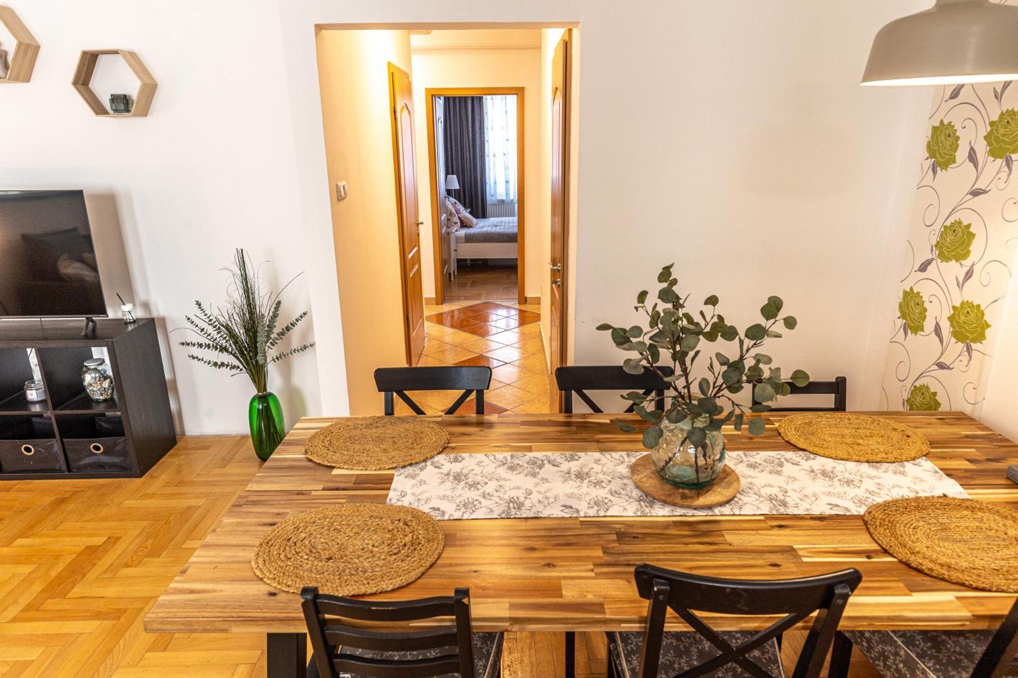 Gozsdu White Raven 305 Apartmán *