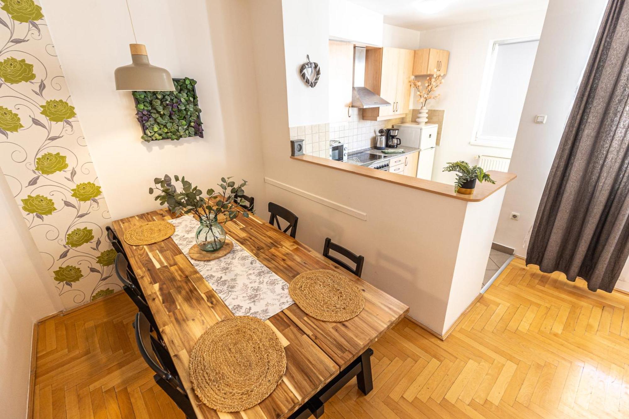 Apartmán Gozsdu White Raven 305 *