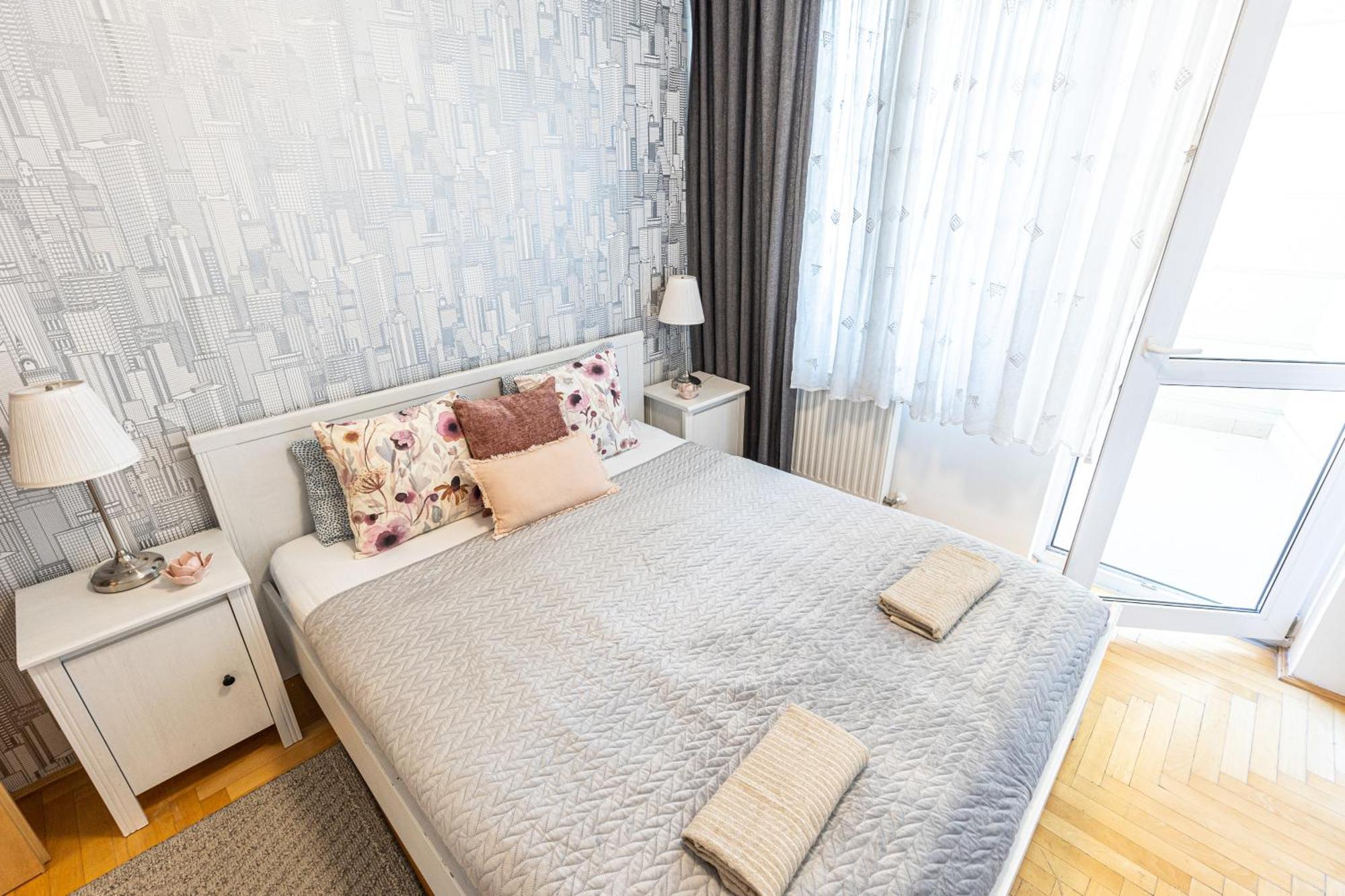 Gozsdu White Raven 305 Apartmán